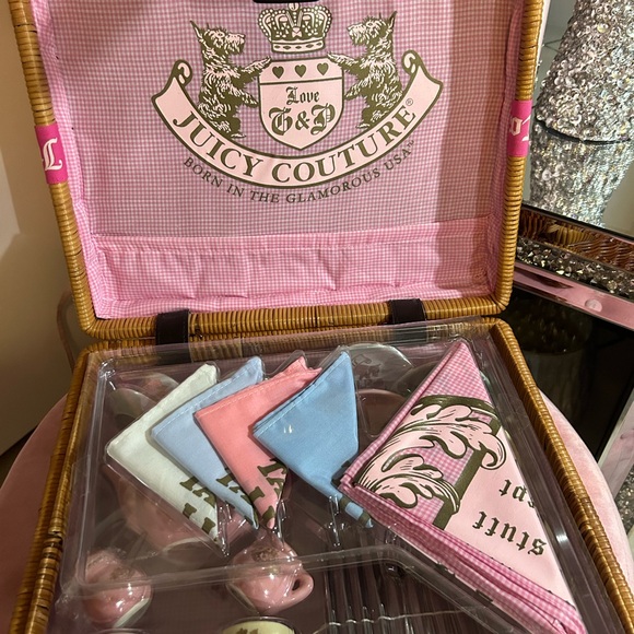 NWT JUICY COUTURE TEA PARTY SET FOR 4 IN WICKER BASKET VERY RARE SEE DETAILS - Picture 3 of 11